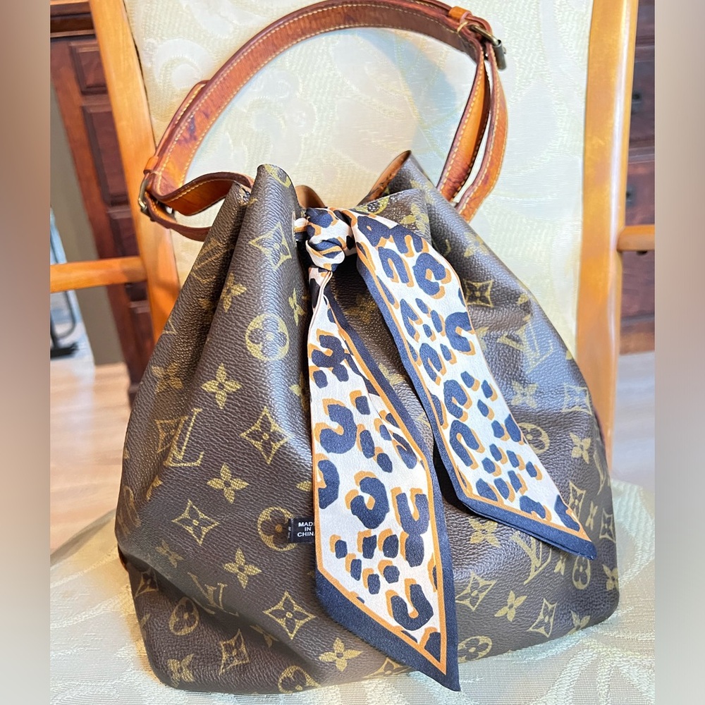 Authenticated Louis Vuitton Noe